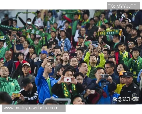 申花与泰达激战正酣球迷期待精彩对决与历史交锋的再度上演 申花与泰达激战正酣球迷期待精彩对决与历史交锋的再度上演